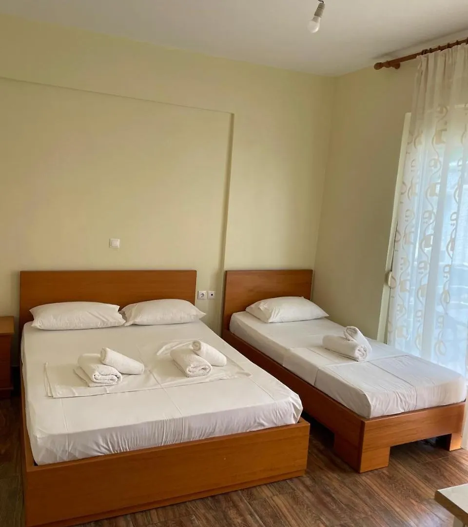 Antonis Hotel Himare Fshat 3*,
