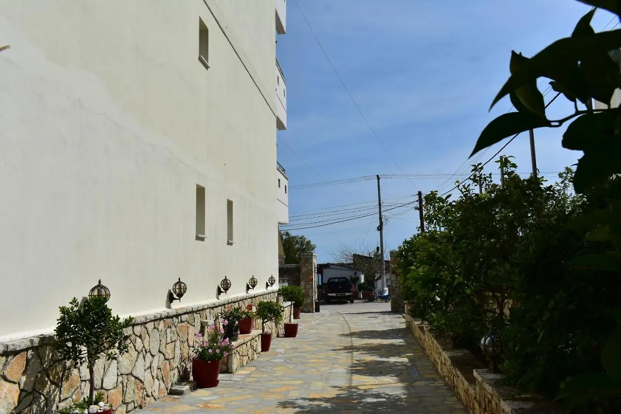 Antonis Hotel Himare Fshat 3*,  Albanie