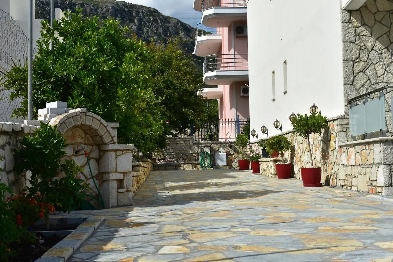 Antonis Hotel Himare Fshat