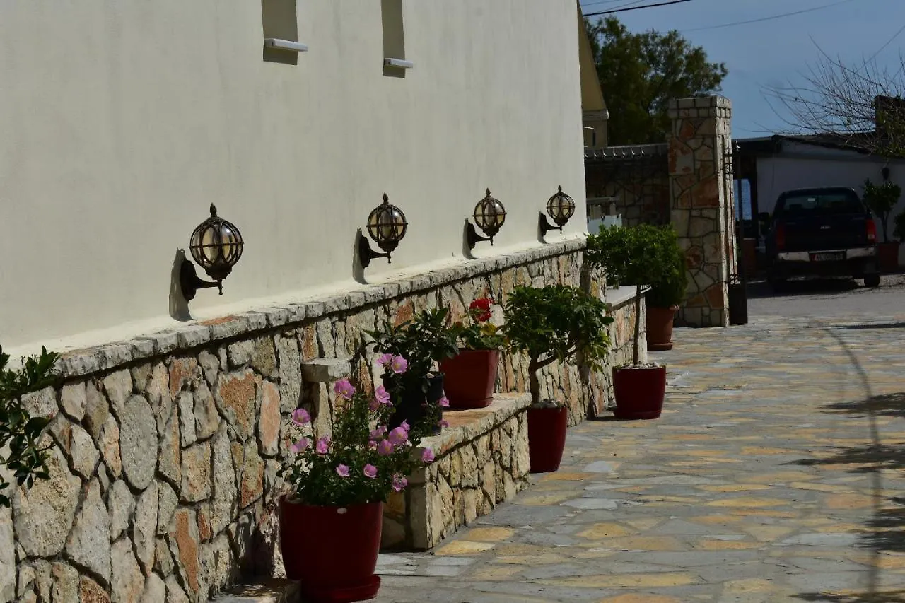 Antonis Hotel Himare Fshat